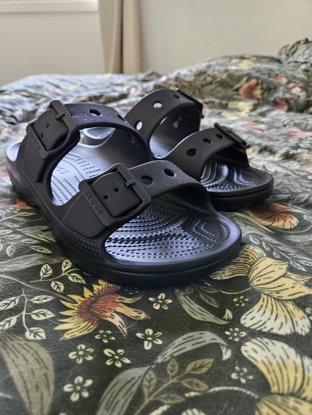 NWT Crocs WomansClassic Two-Strap Sandals - Black